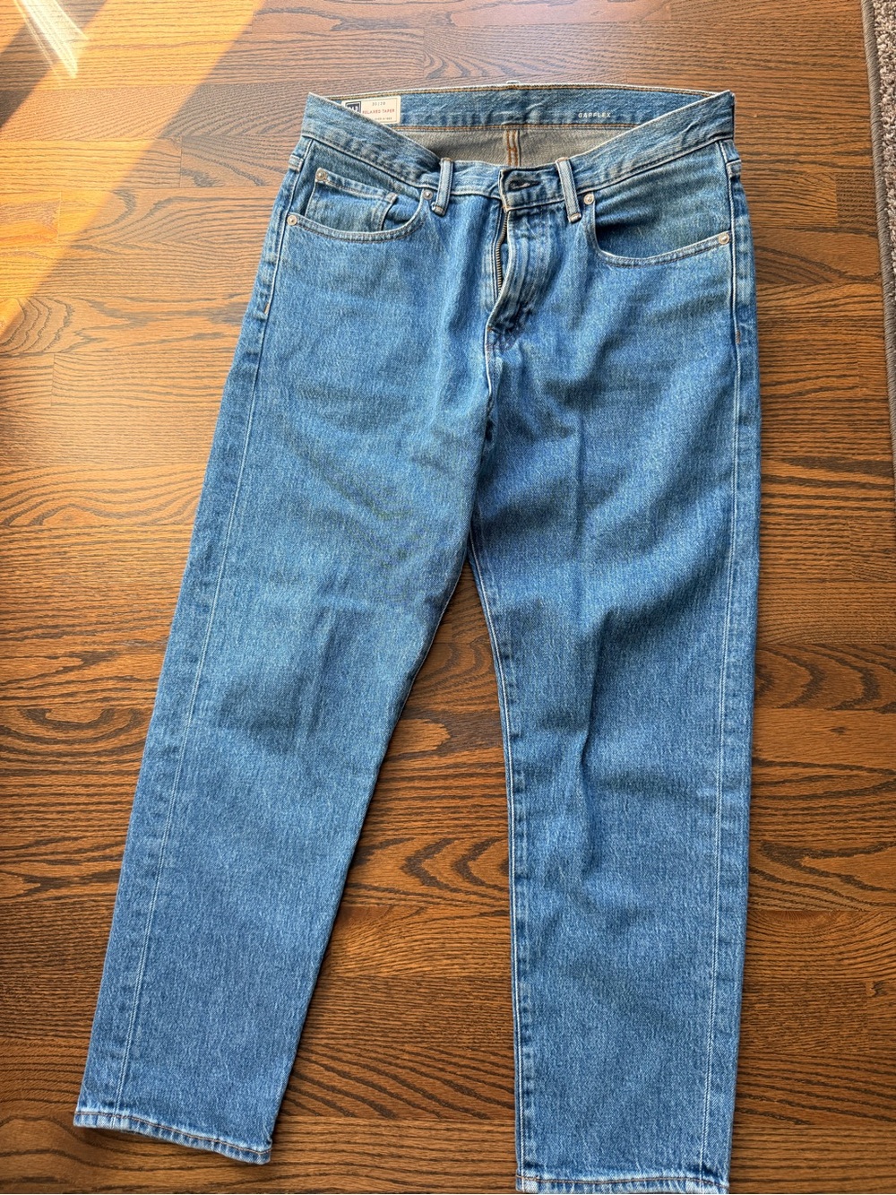 GAP Relaxed Fit Men's Denim Jeans in Medium Blue